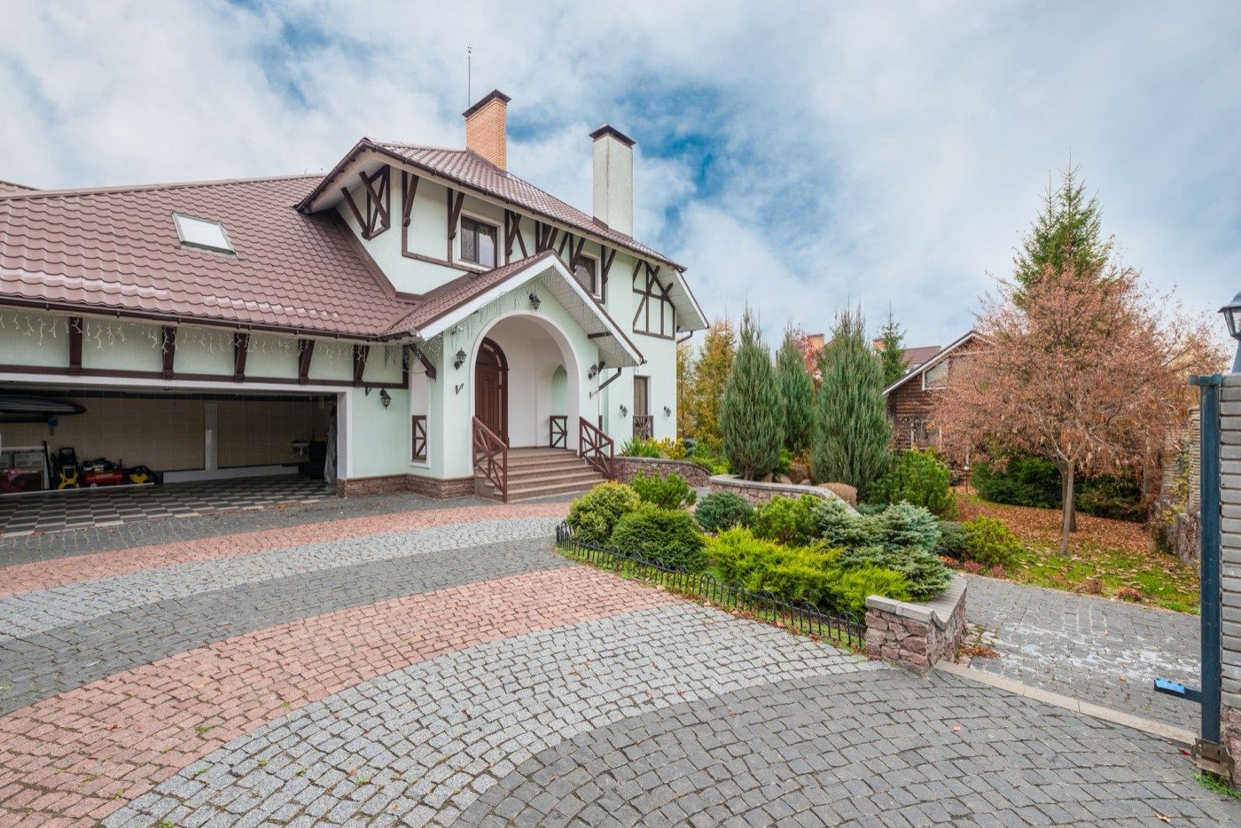 Loose gravel & shingle